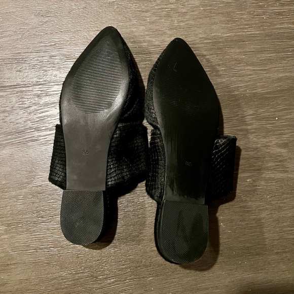 Black Matisse 8.5 Pointed Mules - Picture 2 of 3